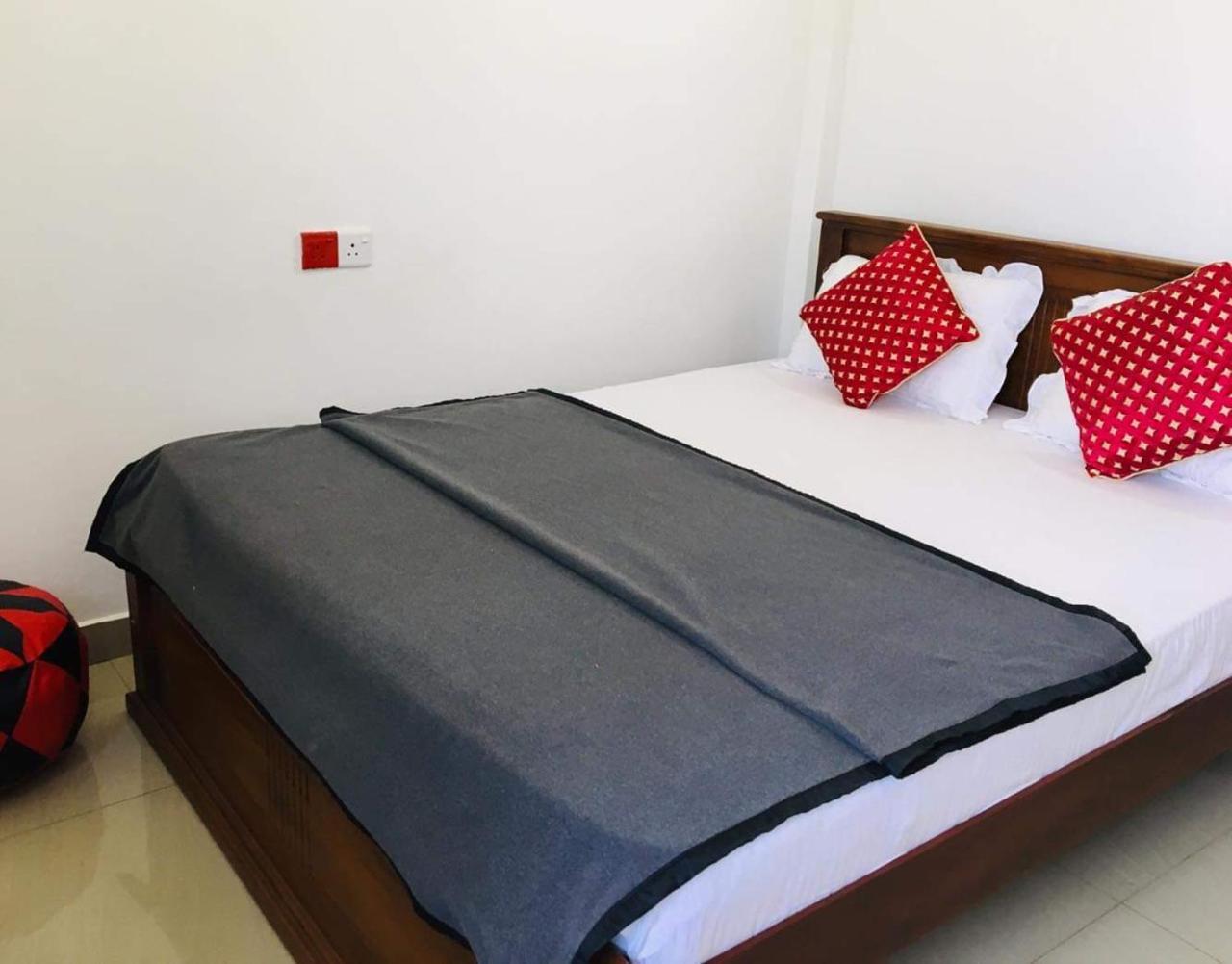 Montes Ella Bed & Breakfast Eksteriør bilde
